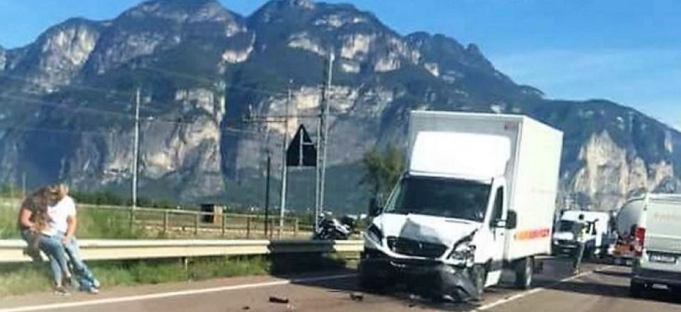 Incidente in statale e traffico bloccato